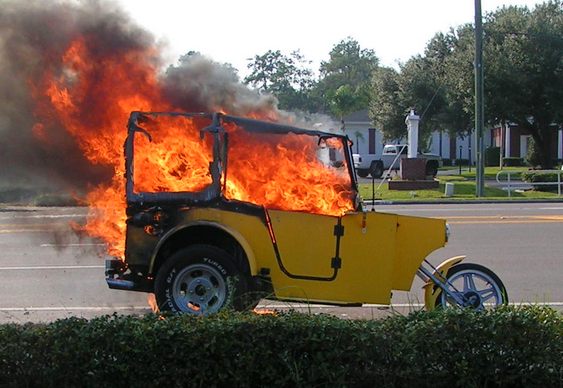 Triciclo Jipe Seguro contra incêndios
