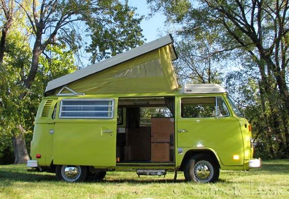 Kombi adaptada para acampamento