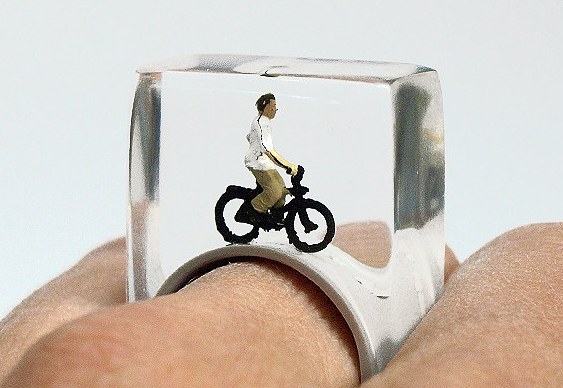 Anel com bicicleta