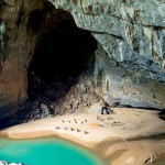 Praia para acampar dentro da terceira maior caverna do mundo