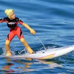 Surfe por controle remoto para quem tem medo das ondas