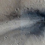 Estranho objeto cai em Marte e forma cratera na planície