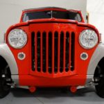 O incrível redesign de um raro Jeepster 1950 vermelho e prata