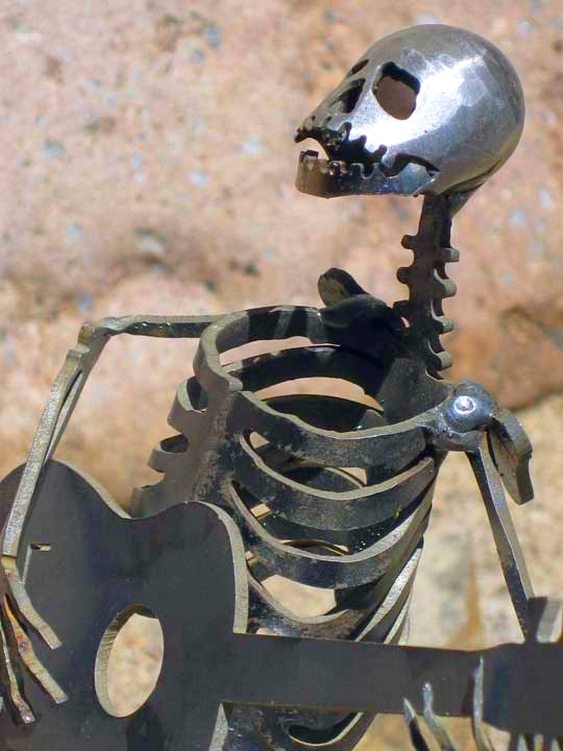 Esqueleto violonista
