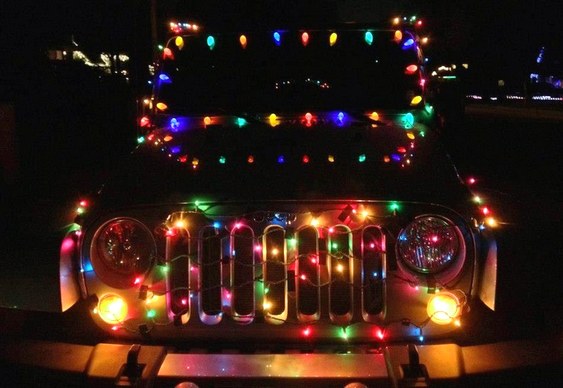 Iluminação de Natal em Jeep