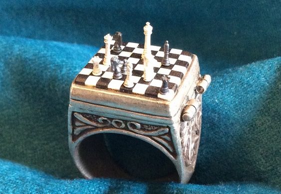 Peças microscópicas de xadrez