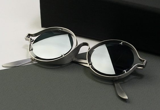 Óculos com design contemporâneo