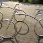 Bicicletário para quatro bikes montado com tubos de aço inox