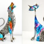 Esculturas de cão e gato em aço laqueado com cores vibrantes