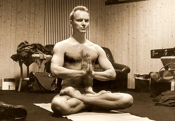 Sting praticando ioga