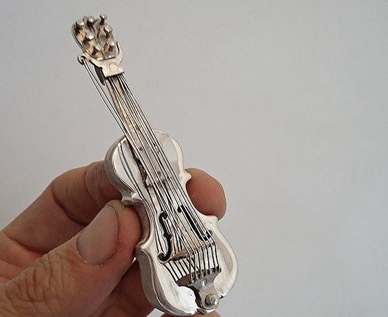 Joia musical em miniatura