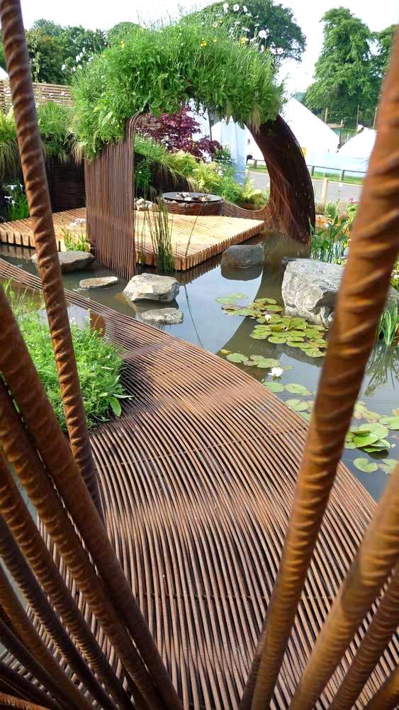 Decoração com lago e cascata