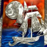 Painel escultural em 3D de marina com veleiro ao pôr-do-sol