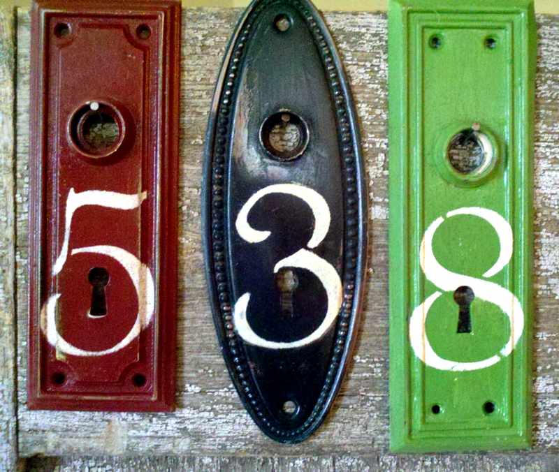 Número de endereço com fechadura velha