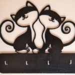 Casal de gatos em porta-chaves de parede com quatro ganchos