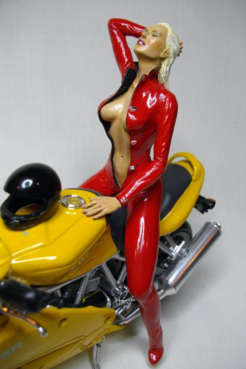 Réplica perfeita de motociclista