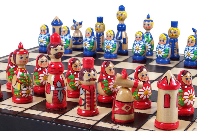 Jogo de xadrez com matrioskas Bonecas tradicionais russas
