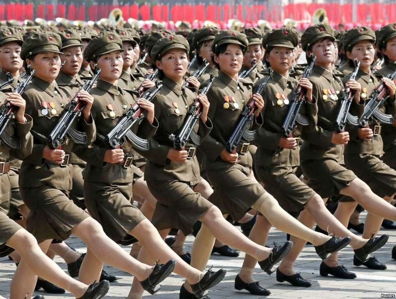 Mulheres marchando para a guerra
