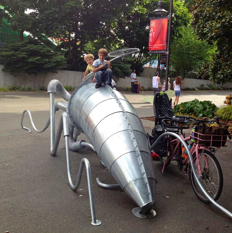 Bicicletário lula gigante