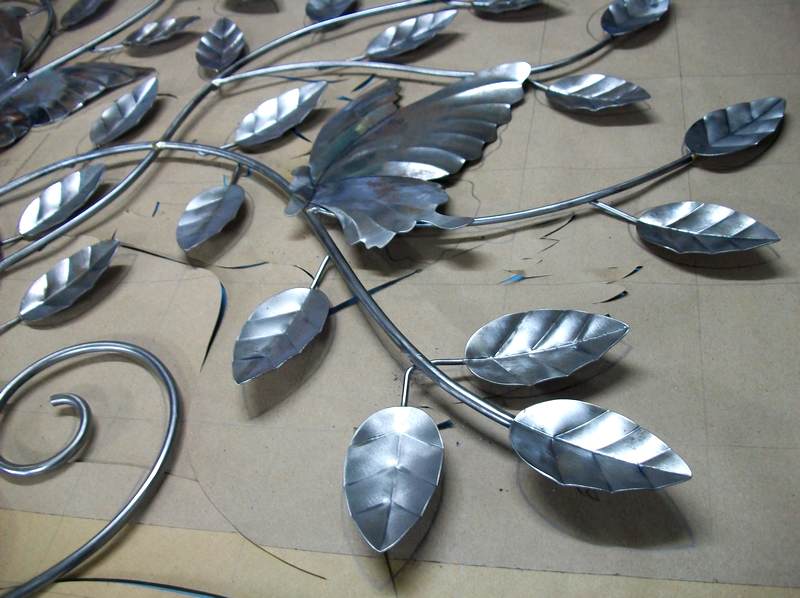 Enfeites com metal estampado