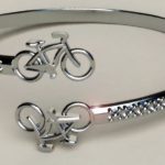 Pulseira e anéis com bicicletas para dar de presente a ciclistas