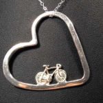 I Love Bike – pingente esportivo com bicicleta dentro do coração