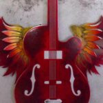 Guitarra com asas em painel retrô de metal para paredes