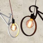 Luminárias suspensas de duas lâmpadas com forma de bicicletas