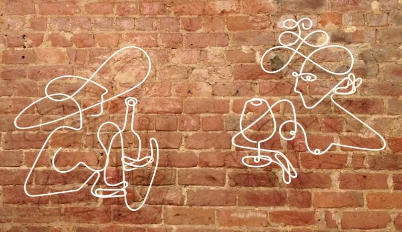 Escultura de arame para parede de bar Mulheres degustando vinho