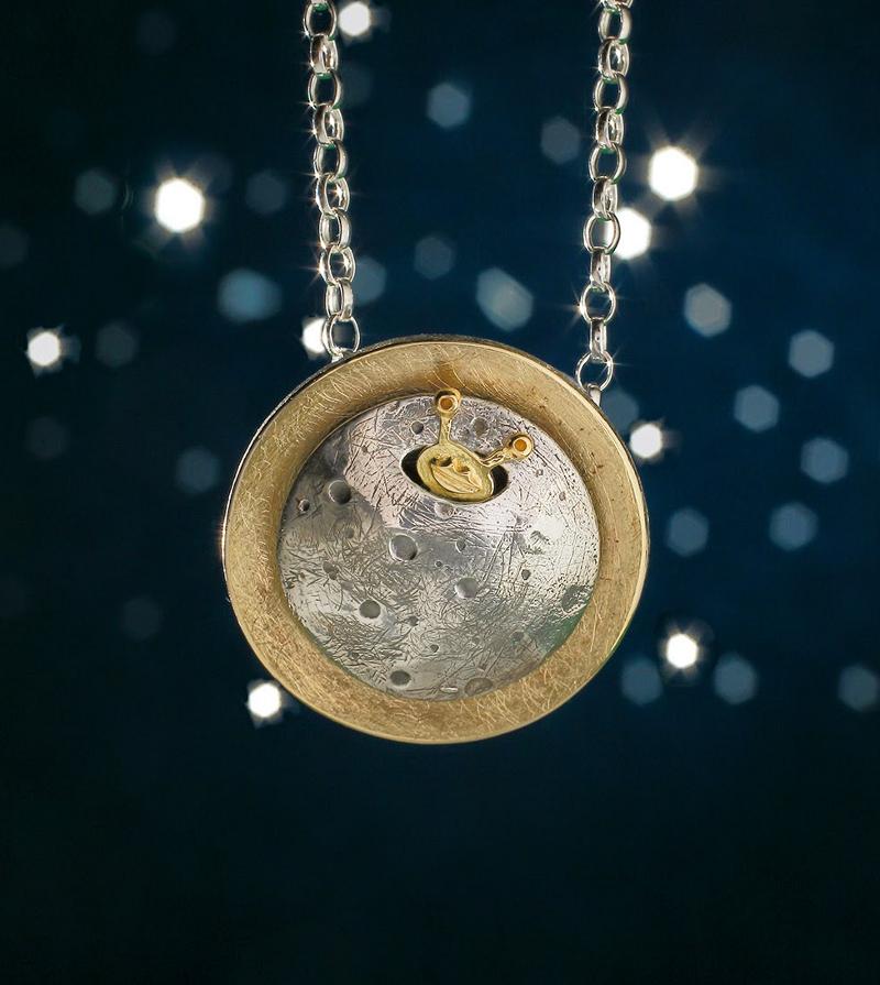 Base alienígena na Lua