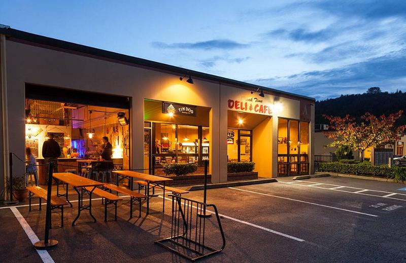 Fachada de bar em cervejaria artesanal Barzinho com cerveja artesanal