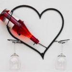 Rack porta-garrafa de vinho para parede com formato de coração