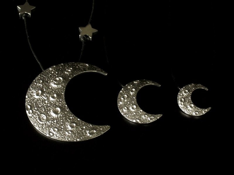 Coleção de pingentes meia-lua Pingentes meia-lua com crateras em 3D