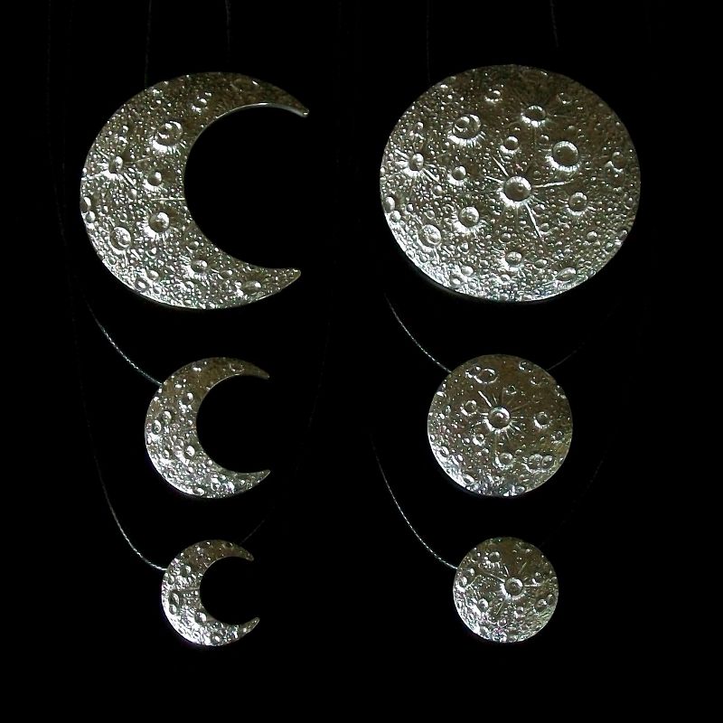 Coleção de pingentes da Lua em metal prateado