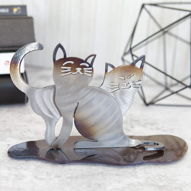 Escultura de gatinhos em metal