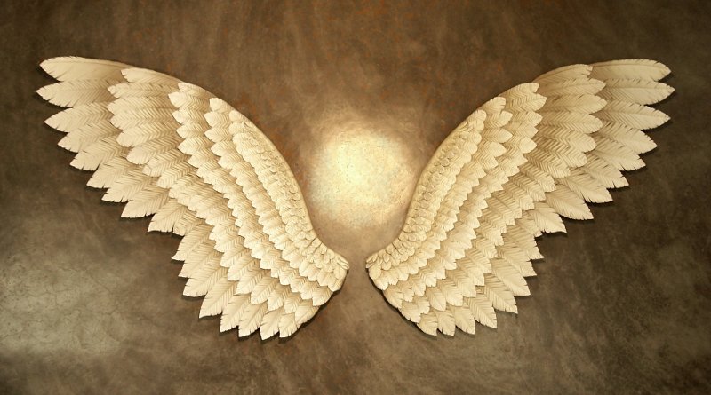Escultura de par de asas de anjo em tamanho real