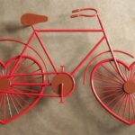 Bicicleta com rodas de coração para os amantes do ciclismo