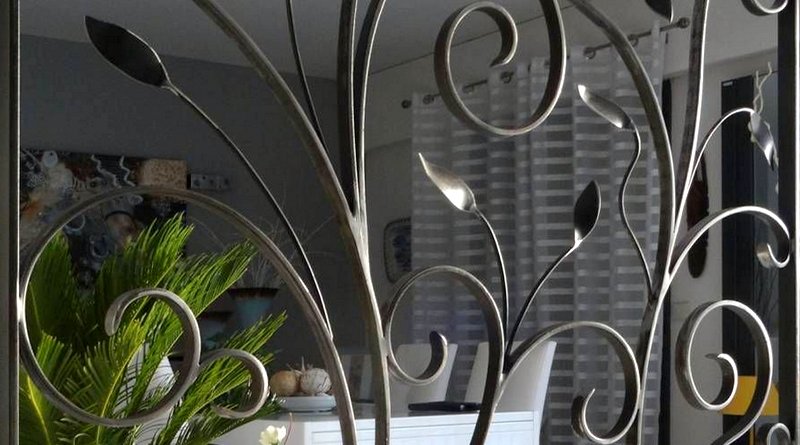 Divisória de ambiente de ferro forjado Decoração com formas orgânicas de metal