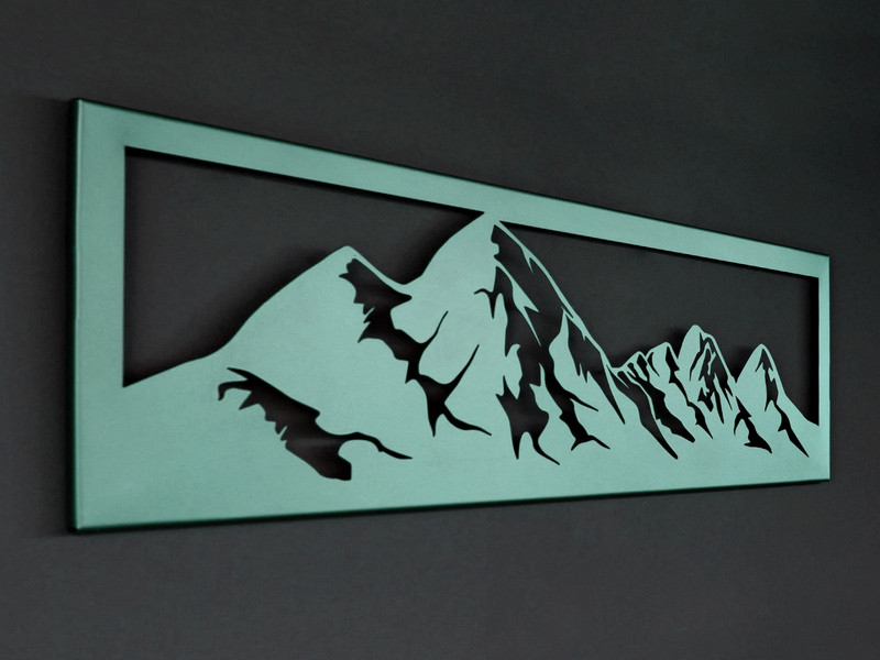 Painel de metal com montanhas
