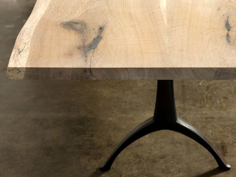 Tampo de mesa restaurado com metal prateado