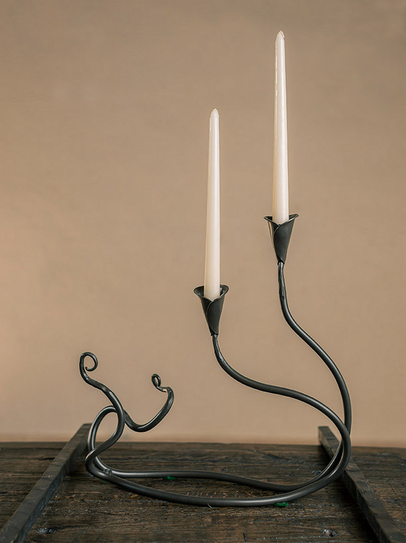 Castiçal de metal para duas velas