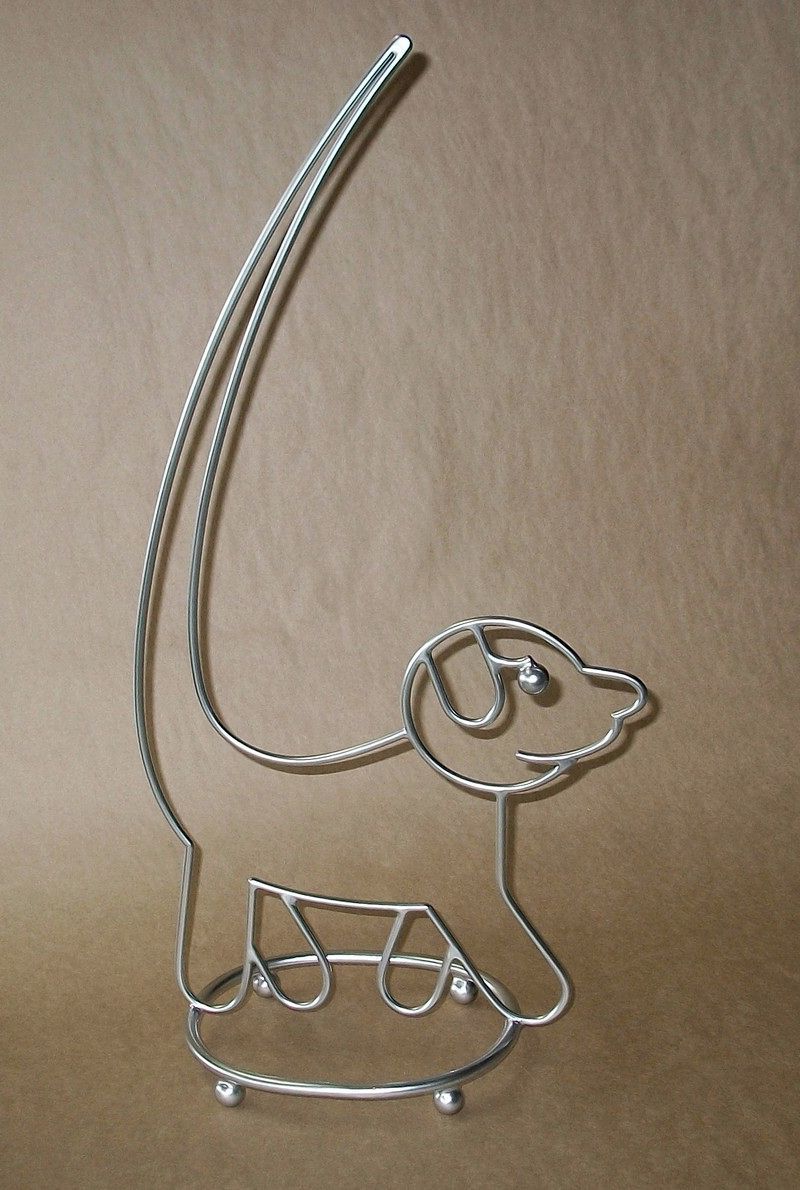 Escultura de cão de metal prateado