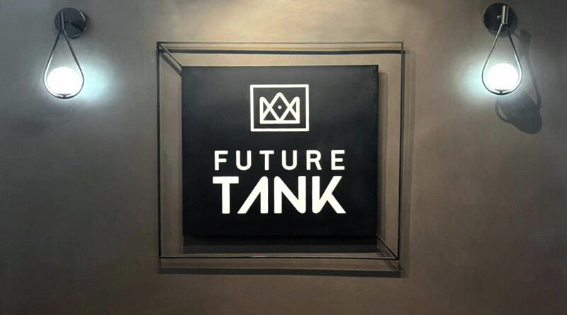 Painel na parede da Future Tank