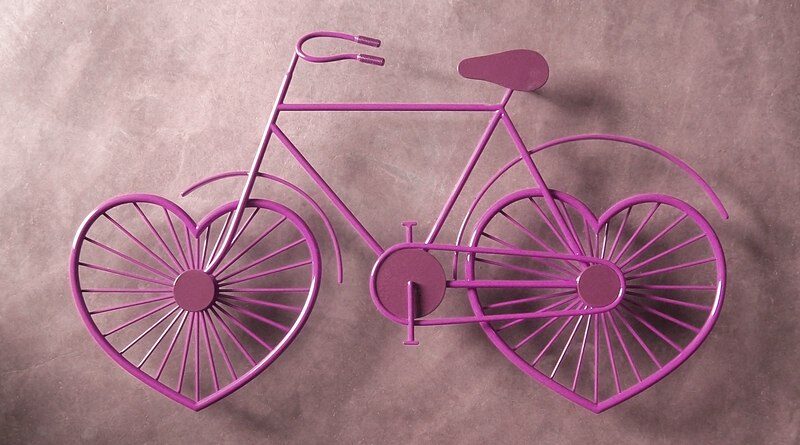 Miniatura de bike de metal cor-de-rosa